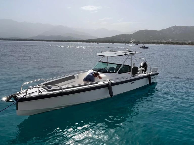 Wynajem Motorówka w Galéria - Axopar 28 T-Top
