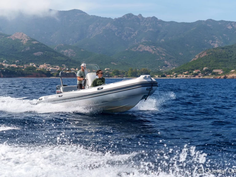 Adventure vesta 585 między profesjonalistami a osobami prywatnymi w Galéria