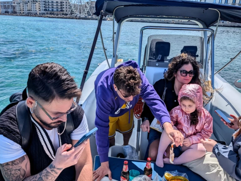 Wynajem Łódż półsztywna w Bari - Novamarine 667 top