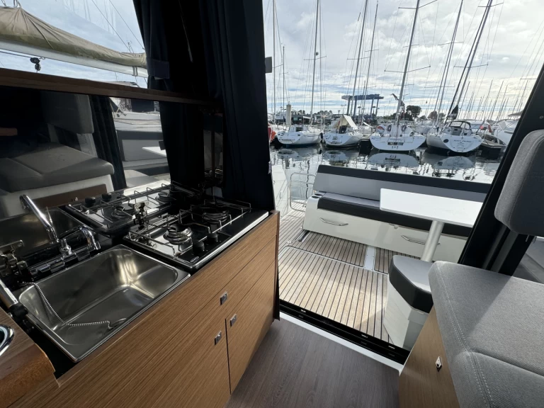 Wynajem Motorówka w La Forêt-Fouesnant - Jeanneau Merry Fisher 895