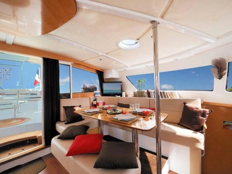 Wynajmij Fountaine Pajot Eleuthera 60 w Hyeres