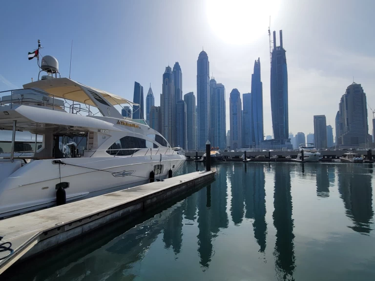 Wynajem łodzi Dubai Marina tanio Refit 2023