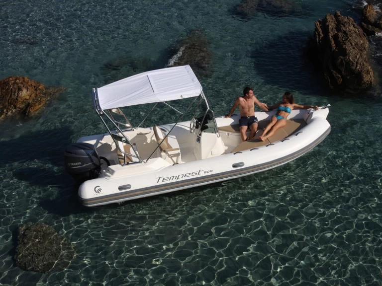 Wynajmij Łódż półsztywna z lub bez skippera Capelli w Port de Fort-de-France