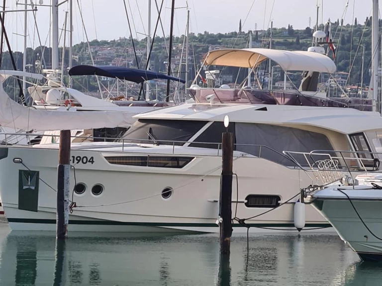 Wynajmij Greenline Yachts Greenline 48 Fly w Portorož