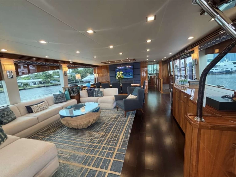 Viking Yachts INDIGO między profesjonalistami a osobami prywatnymi w Nassau