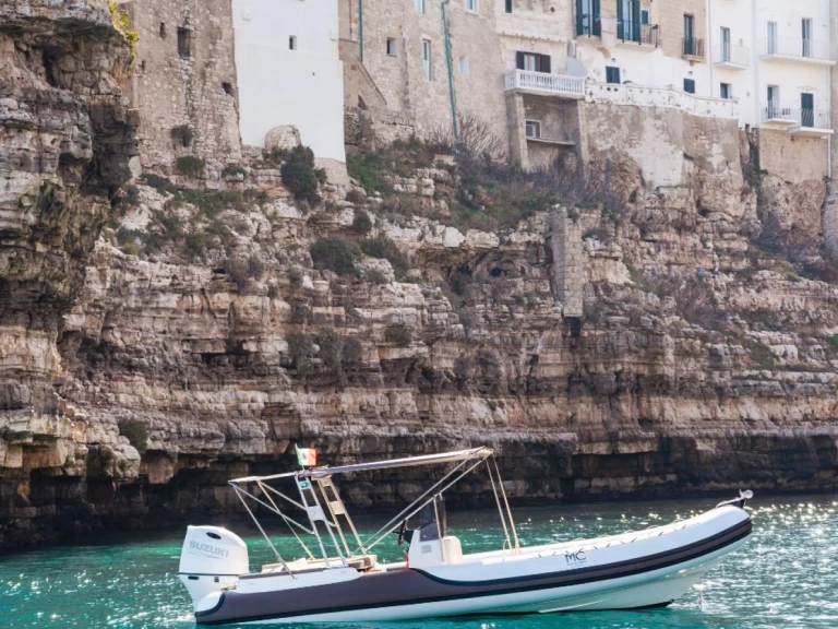 Wynajem Łódż półsztywna w Torre Canne - Nadir G22
