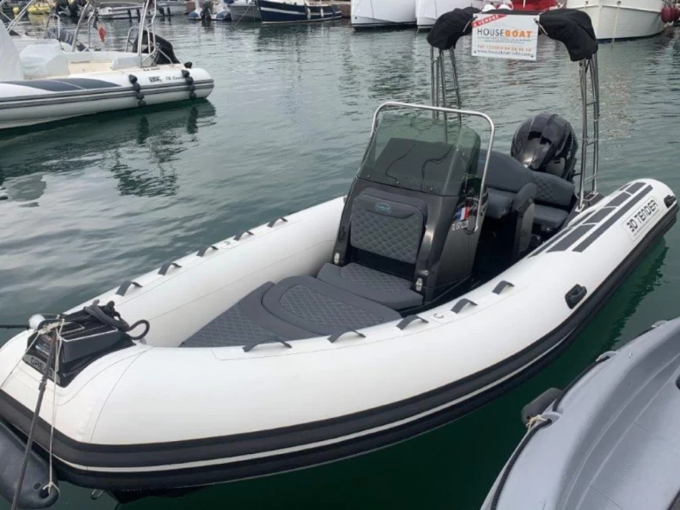 3D Tender 3D TENDER 600 między profesjonalistami a osobami prywatnymi w Cogolin