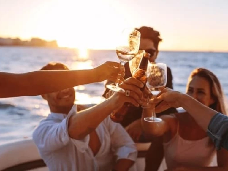 Motorówka do wynajmu w Puerto Deportivo de Marbella w najlepszej cenie