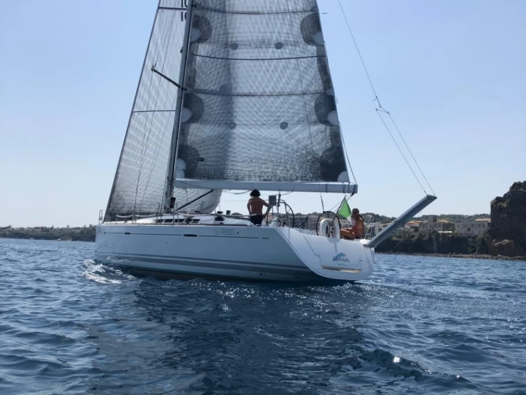 Wynajem Żaglowiec Bénéteau z patentem 