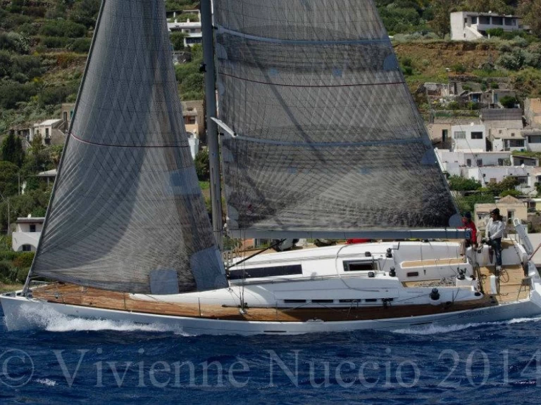 Bénéteau First 50 między profesjonalistami a osobami prywatnymi w Milazzo