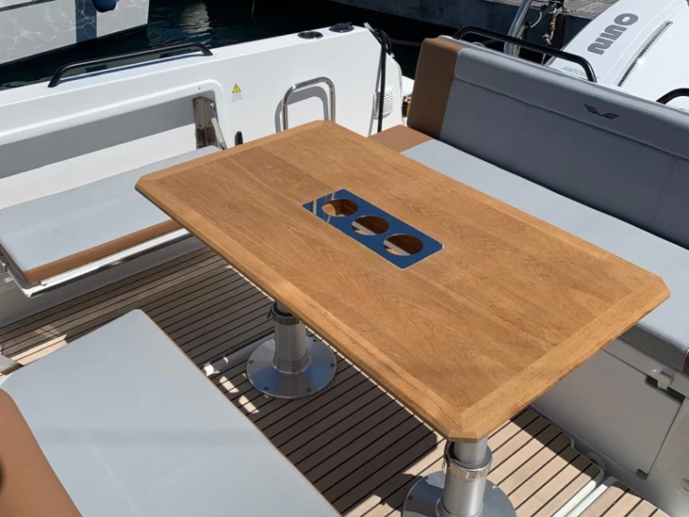 Wynajem Motorówka Bénéteau z patentem 