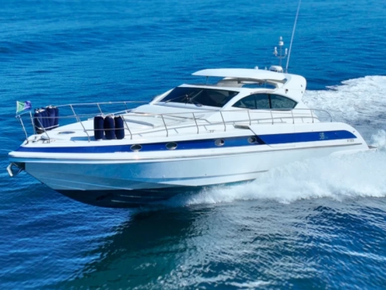 Conam Conam 58 S między profesjonalistami a osobami prywatnymi w Port Grimaud