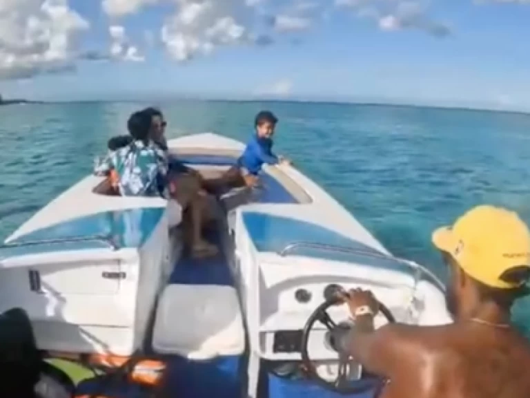 Cobra cobra26 między profesjonalistami a osobami prywatnymi w Blue bay