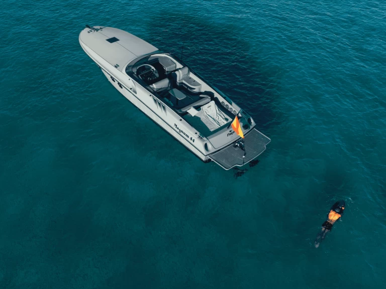 Wynajem łodzi Ibiza Town tanio Magnum Marine 44'