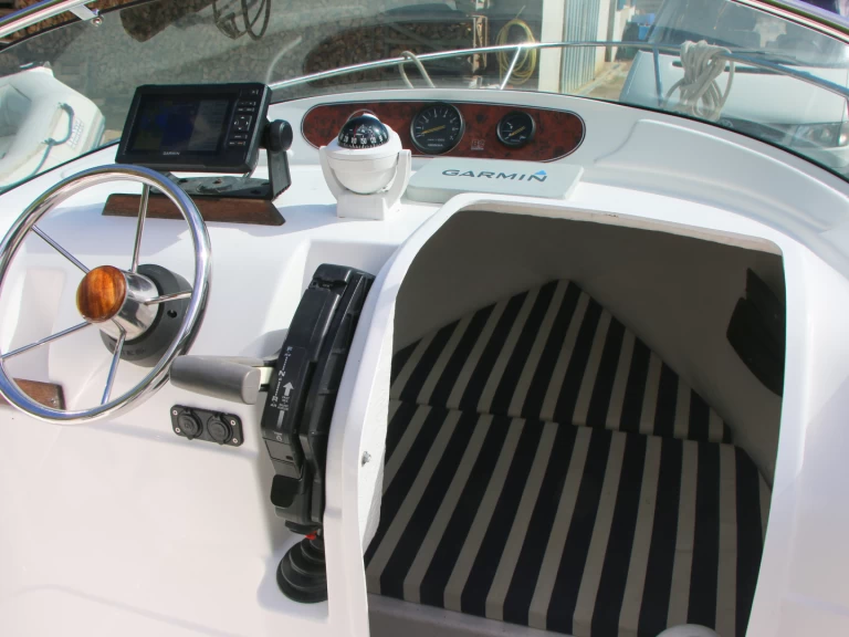 Motorówka do wynajmu w Arzon w najlepszej cenie