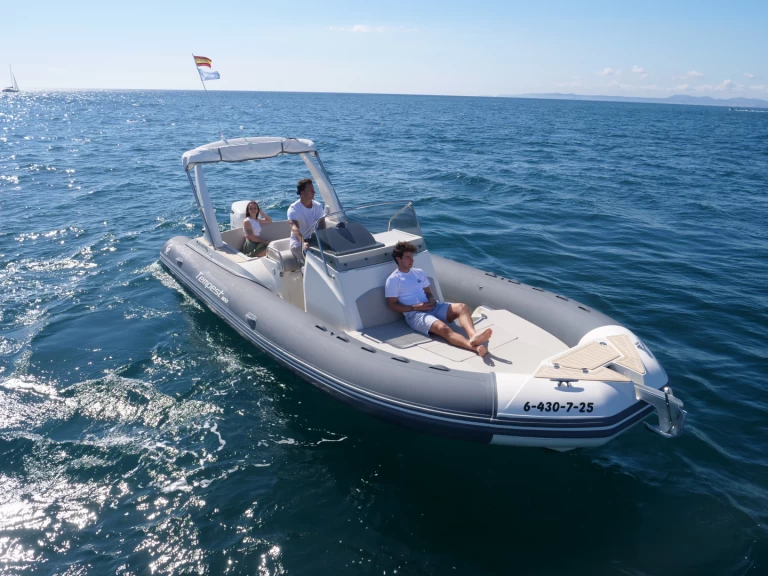 Capelli Tempest 800 między profesjonalistami a osobami prywatnymi w Roses