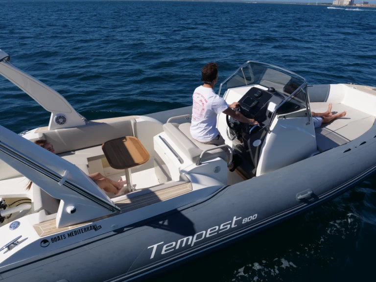 Wynajmij Capelli Tempest 800 w Roses