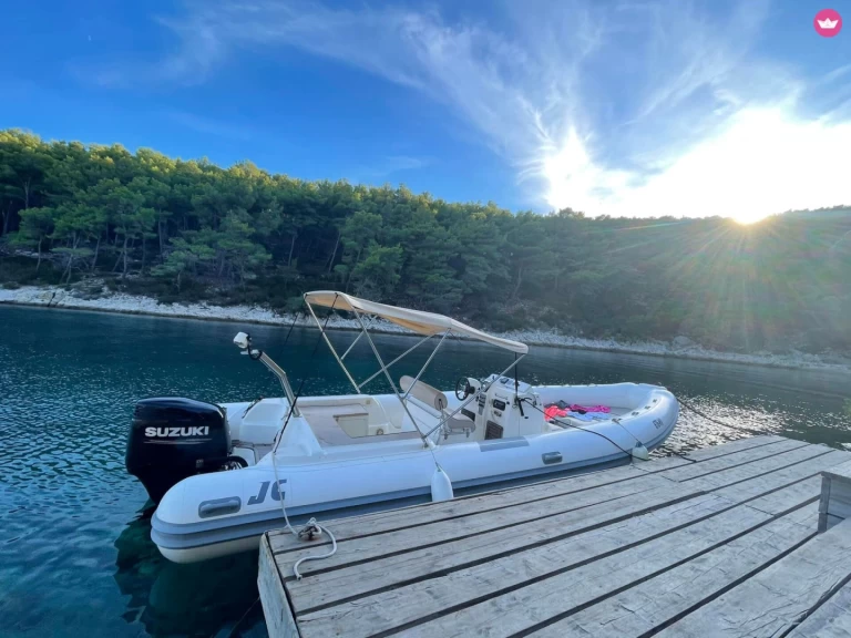 Wynajem Łódż półsztywna Joker Boat z patentem 