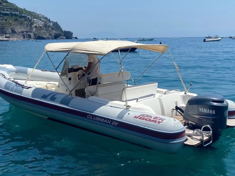 Joker Boat Clubman 26 między profesjonalistami a osobami prywatnymi w Hvar