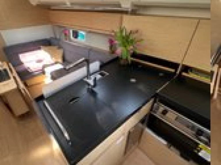 Żaglowiec do wynajmu w Donji Seget w najlepszej cenie