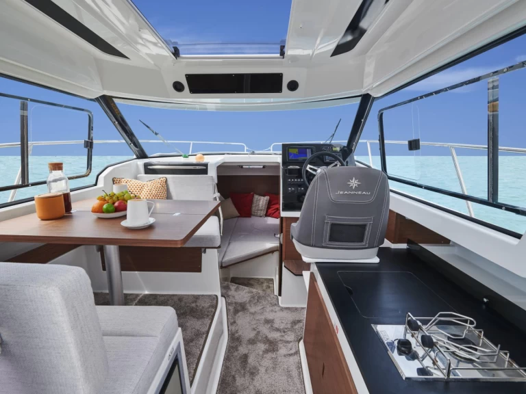 Wynajem Motorówka Jeanneau z patentem 