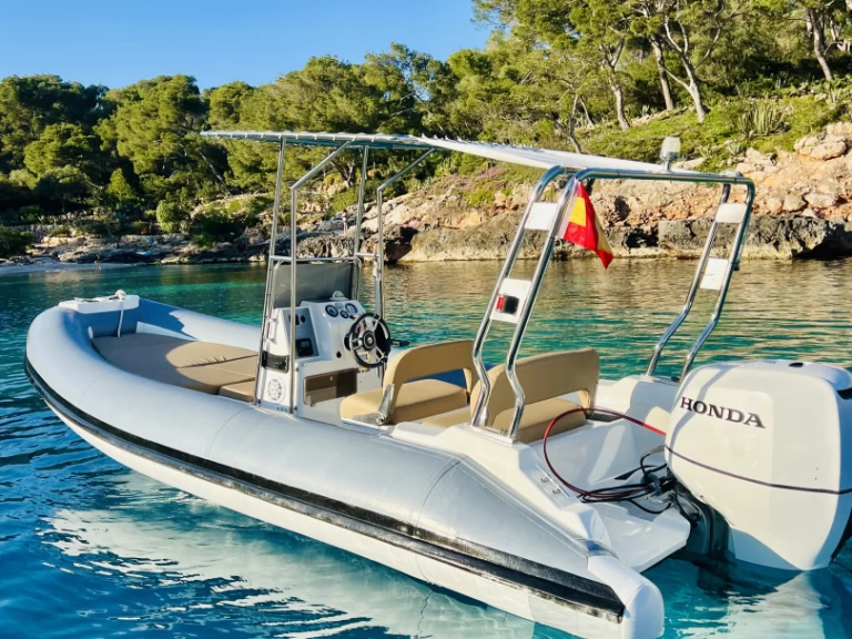 Wynajem Łódż półsztywna Selva z patentem 