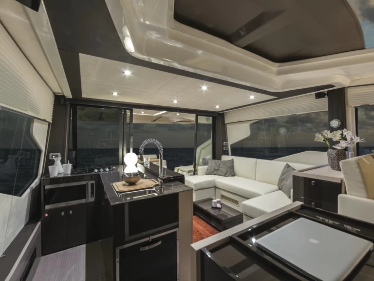 Wynajem Luksusowy jacht Cranchi z patentem 