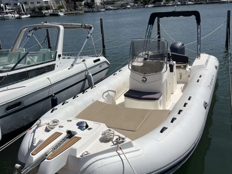 Wynajmij Łódż półsztywna z lub bez skippera Capelli w Sérignan