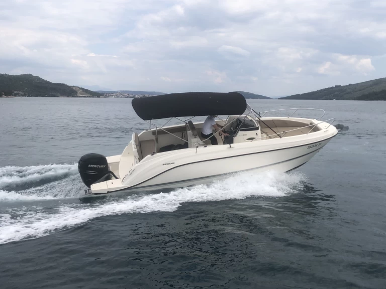 Wynajem łodzi Quicksilver Activ 805 Open w Trogir na SamBoat 