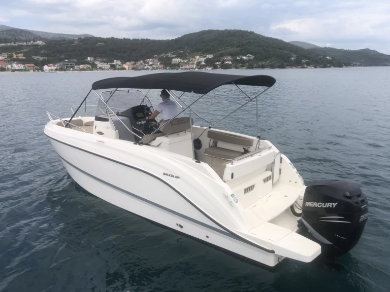 Wynajmij Motorówka z lub bez skippera Quicksilver w Trogir