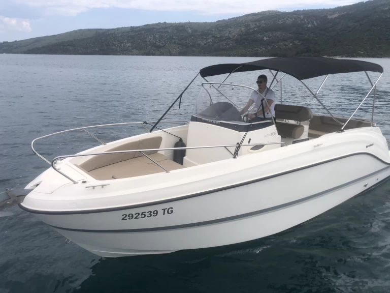 Wynajem Motorówka Quicksilver z patentem 