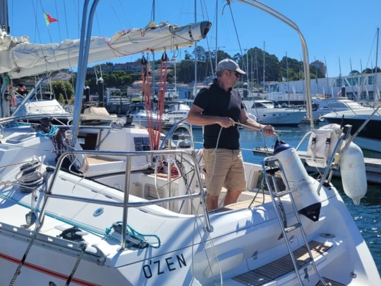 Wynajem Żaglowiec Jeanneau z patentem 