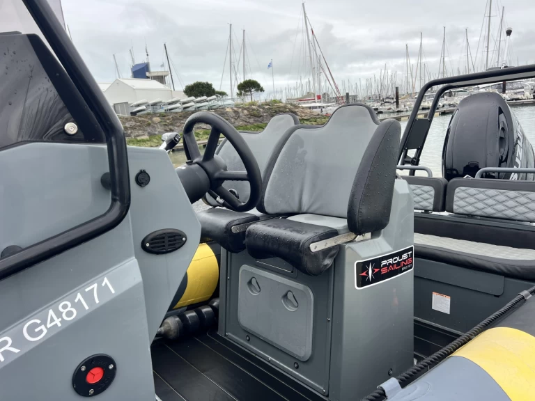 Highfield Patrol 660 między profesjonalistami a osobami prywatnymi w La Rochelle