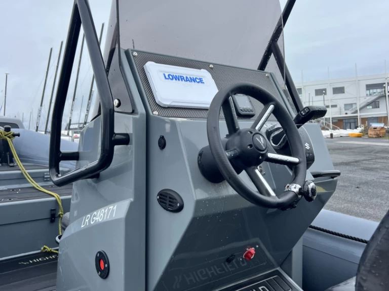 Łódż półsztywna do wynajmu w La Rochelle w najlepszej cenie