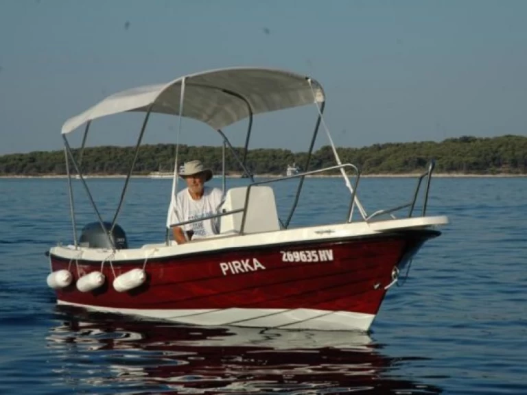 Wynajmij Nautica 500 w Hvar