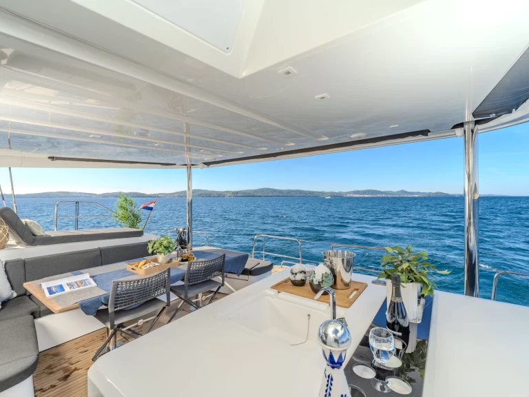 Wynajem Katamaran Lagoon z patentem 