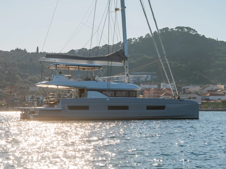 Lagoon Lagoon 60 między profesjonalistami a osobami prywatnymi w Split