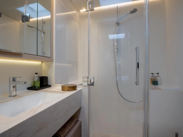 Katamaran do wynajmu w Toúrlos w najlepszej cenie