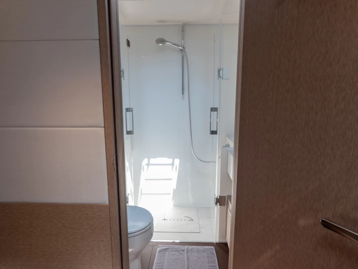 Wynajmij Katamaran z lub bez skippera Lagoon w Split