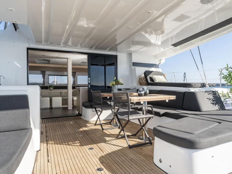 Lagoon Lagoon 55 między profesjonalistami a osobami prywatnymi w Split