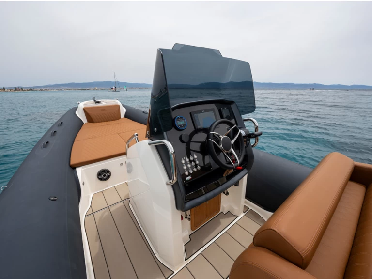 Wynajem Łódż półsztywna w Santa Eularia des Riu - Bsc Elegance 78