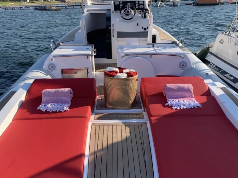 Wynajem Łódż półsztywna Pirelli z patentem 