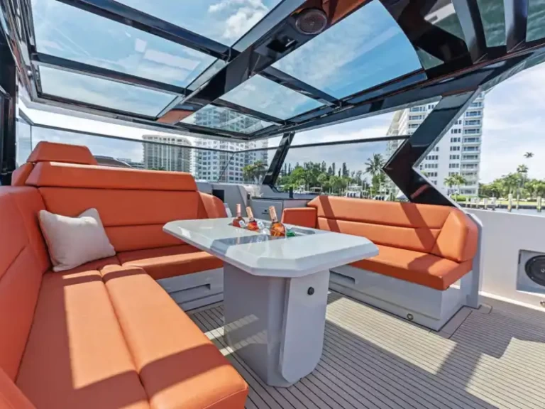 Wynajmij Vanquish 58 T-Top Eleven w Port Cogolin