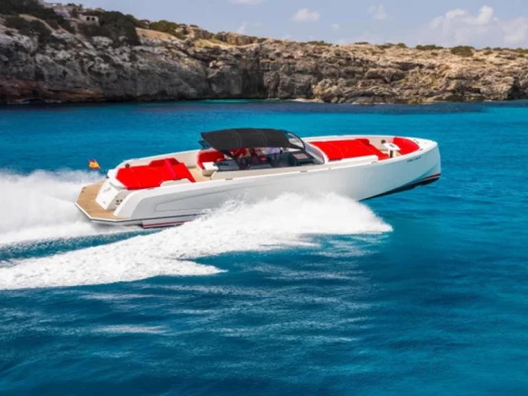 Vanquish 54 Blue Brothers 2.0 między profesjonalistami a osobami prywatnymi w Théoule-sur-Mer