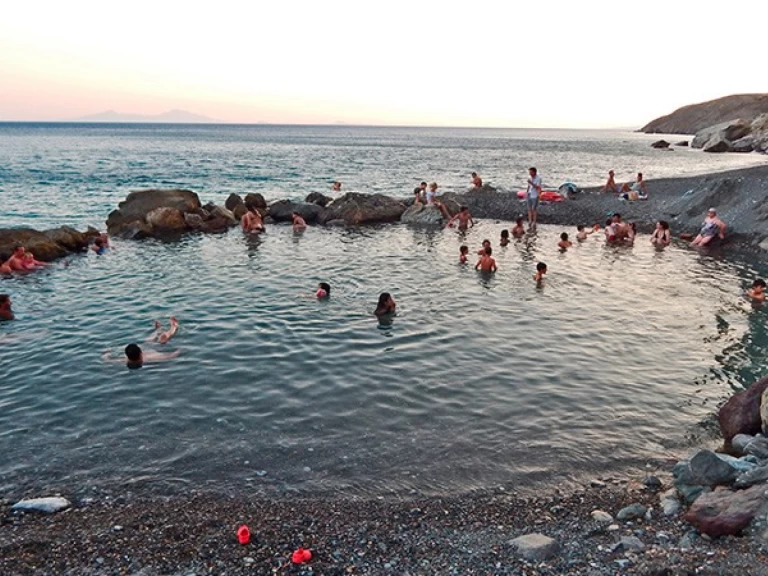 Wynajem Motorówka Rinker z patentem 