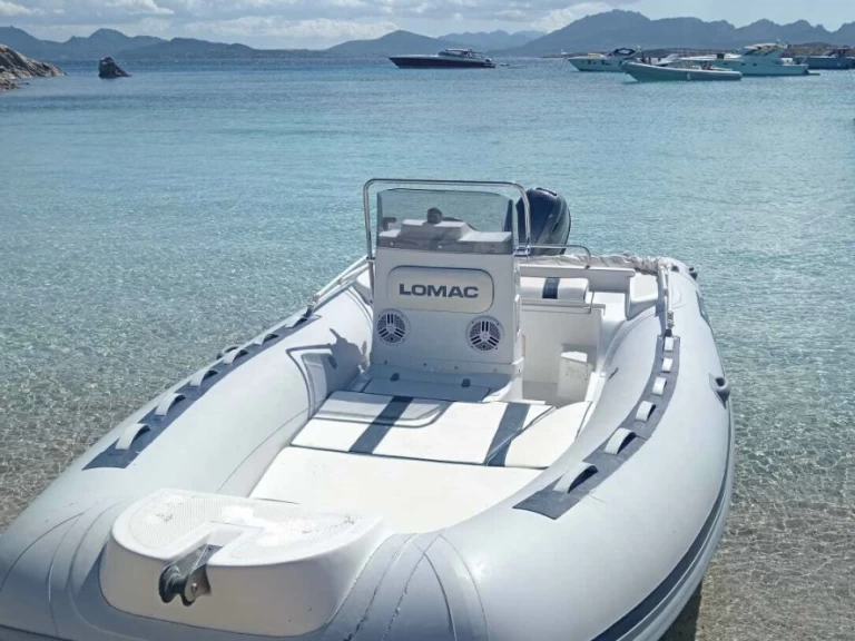 Wynajem Łódż półsztywna Lomac z patentem 