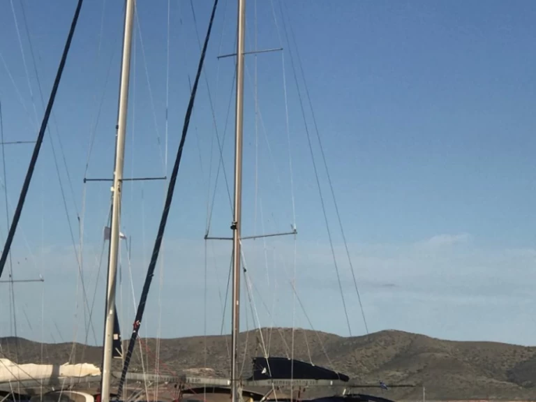 Wynajem Żaglowiec Jeanneau z patentem 