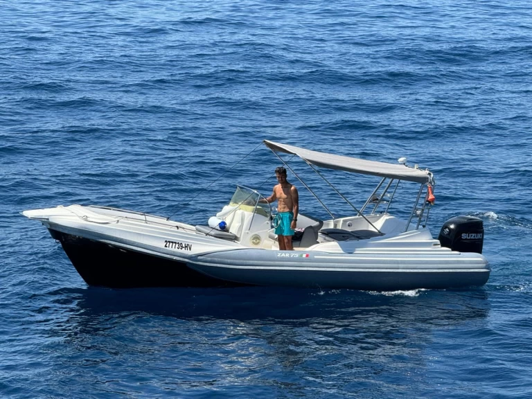 Zar Zar 75 między profesjonalistami a osobami prywatnymi w Hvar