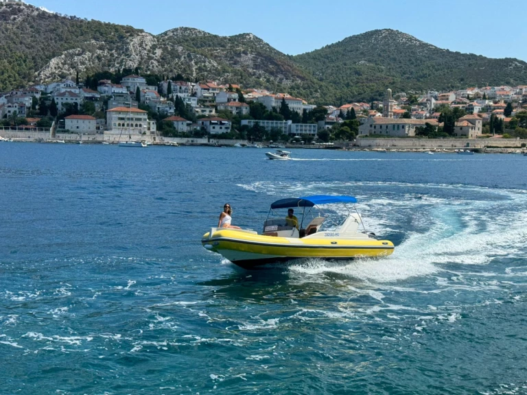 Wynajmij Solemar Aquamax F23 w Hvar