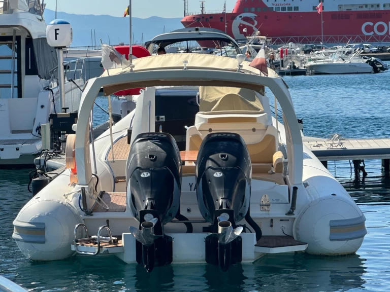 Wynajem Łódż półsztywna Nuova Jolly z patentem 